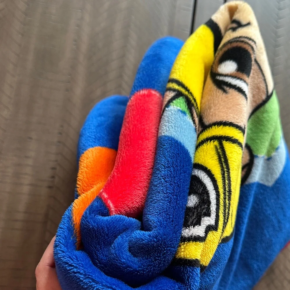 Nickelodeon Paw Patrol Teamwork Red and Blue Blanket